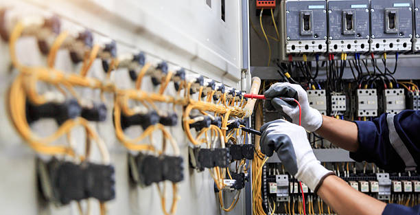Professional Electrician technician working in Seagraves, TX